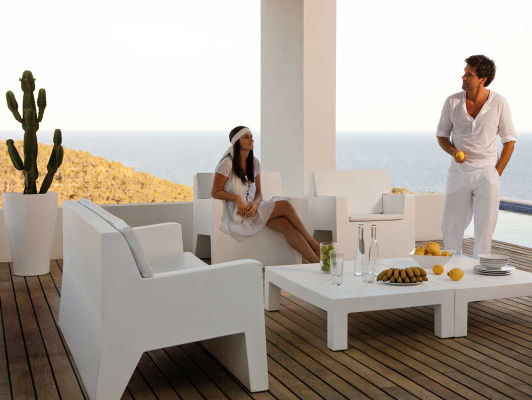 jut-armchair-vondom-outdoor-occasional-chairs-core-furniture-lifestyle-1