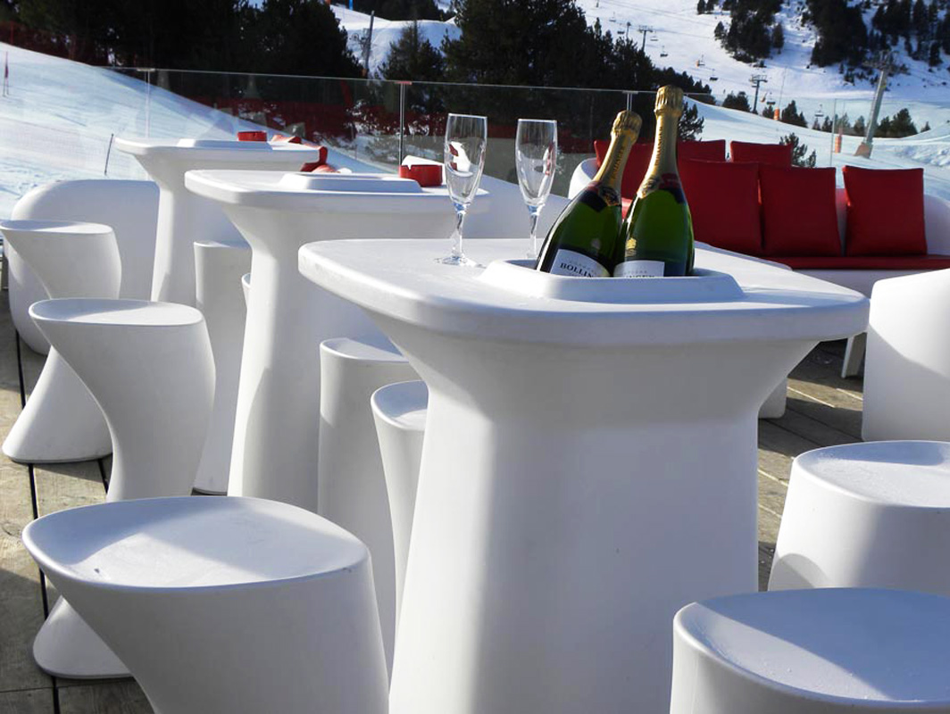 moma-vondom-outdoor-bar-stool-core-furniture-lifestyle-2