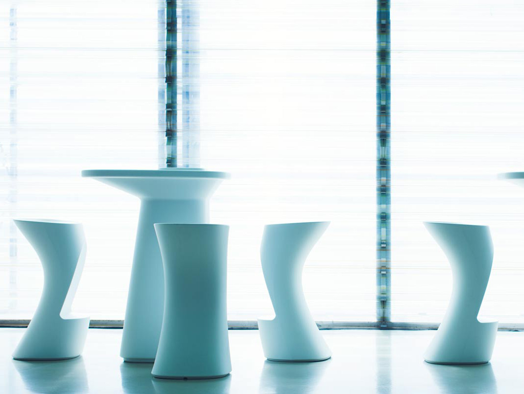 moma-vondom-outdoor-bar-stool-core-furniture-lifestyle-3