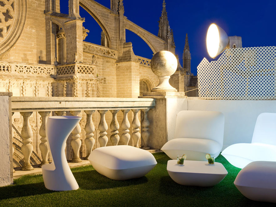 moma-vondom-outdoor-bar-stool-core-furniture-lifestyle-5