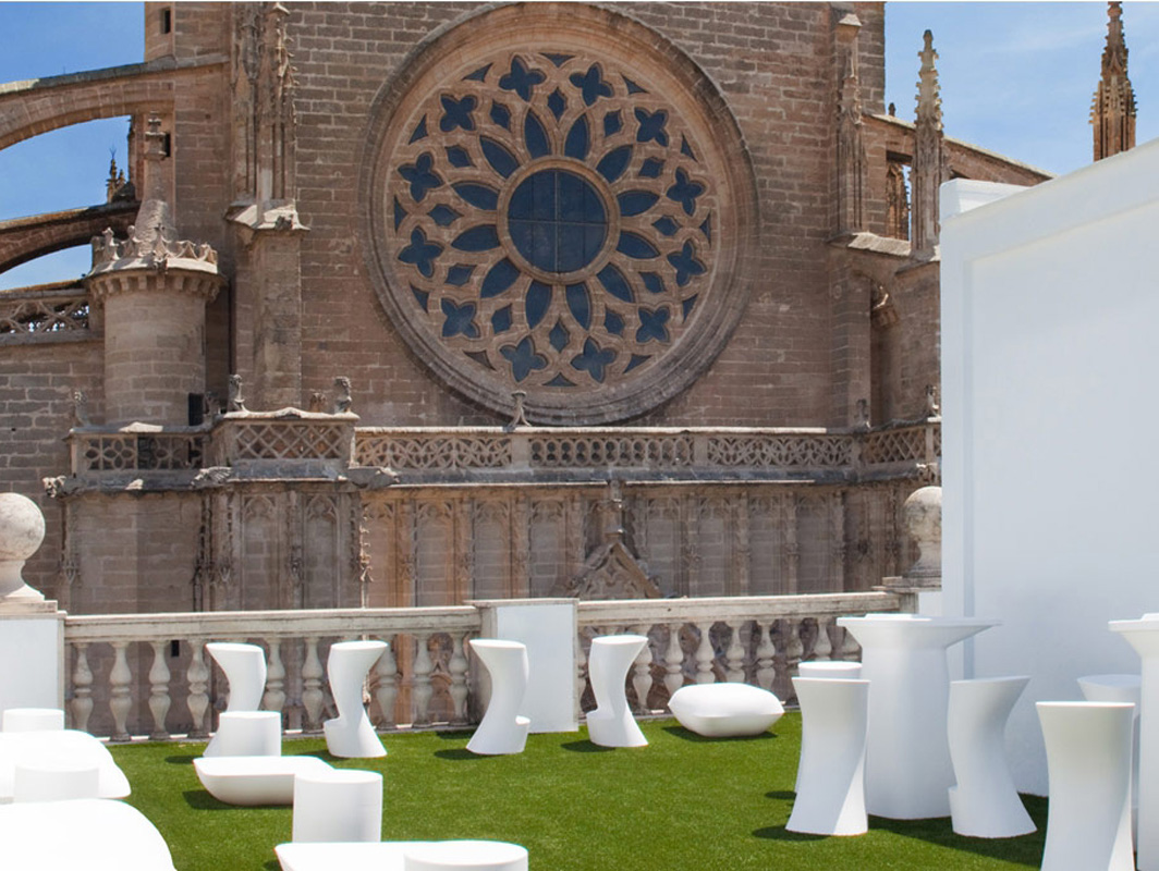 moma-vondom-outdoor-bar-stool-core-furniture-lifestyle-6