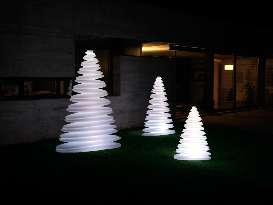 chrismy-outdoor-lamp-vondom-core-furniture-lifestyle-1