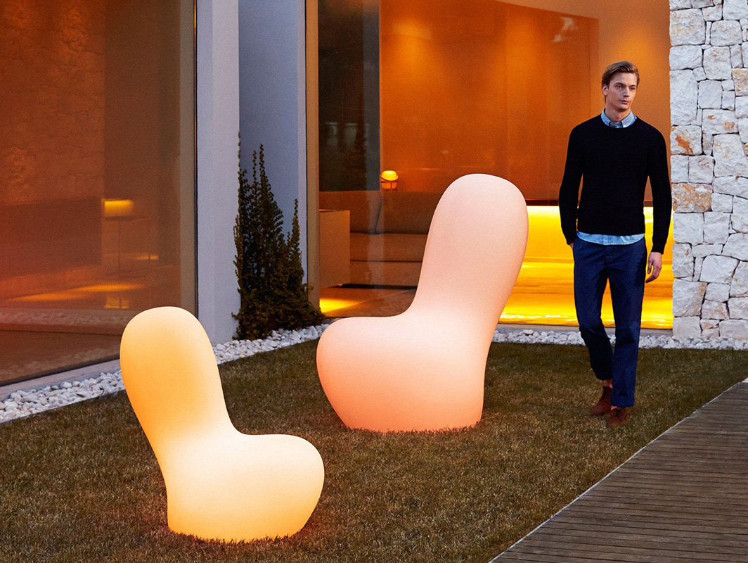 sabinas-lamp-small-vondom-core-furniture-lifestyle-1