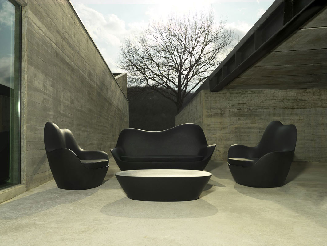 sabinas-lounge-chair-vondom-core-furniture-lifestyle-1