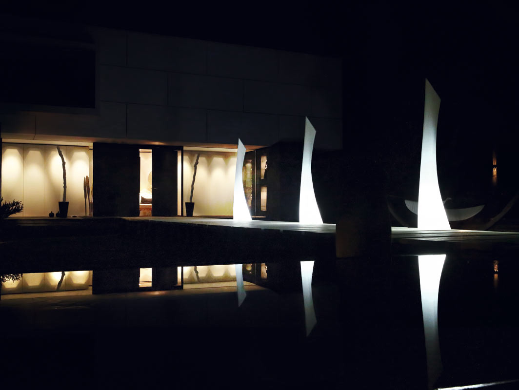 wing-lamp-vondom-core-furniture-lifestyle-1
