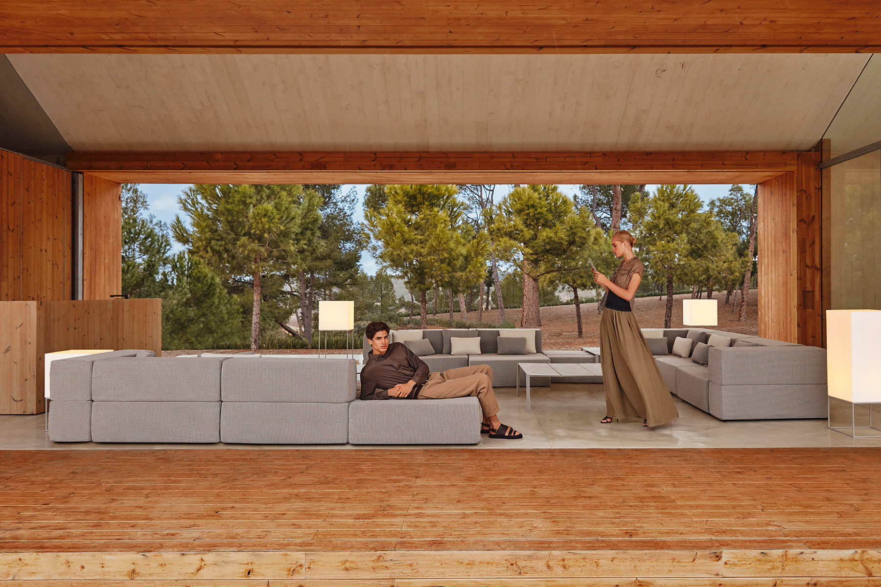 luxury-outdoor-design-furniture-tablet-novelties-ramon-esteve-vondom-2