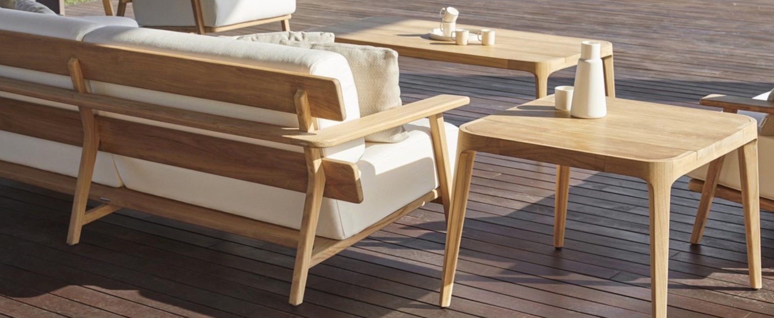 Outdoor coffee tables