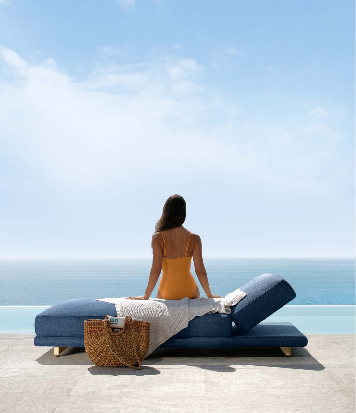 talenti_argo_sunbed_lifestyle_2_corefurniture