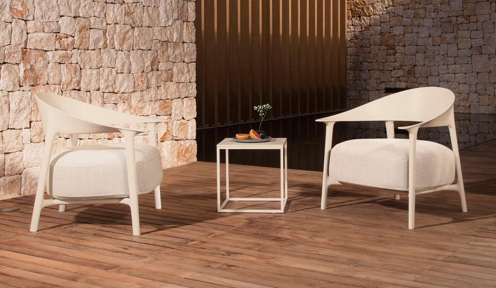 vondom_africa_lounge_chair_lifestyle_2_corefurniture_online