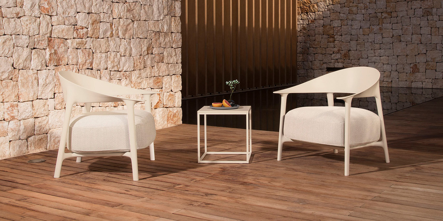vondom_africa_lounge_chair_lifestyle_2_corefurniture_online