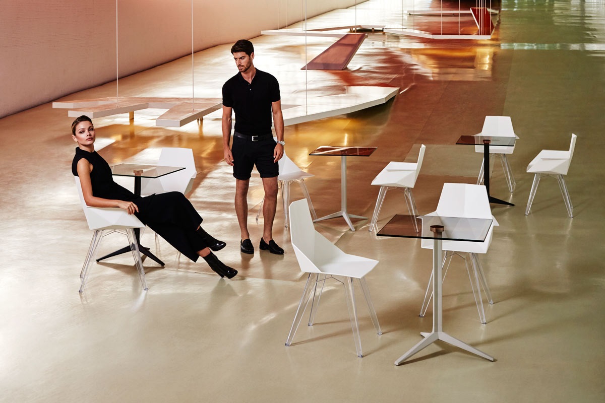 vondom_faz_chair_clear_legs_lifestyle_54062_corefurniture_online