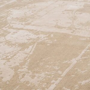 Luxurious Carpet Akhtihotep by Eichholtz in sand / ivory combination. Hand woven blended with 60% wool / 20% cotton and 20% viscose
