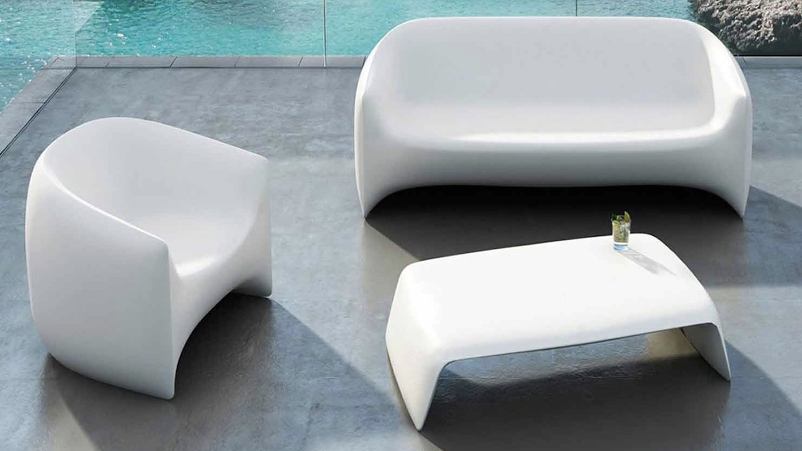 Outdoor Coffee and Side Tables