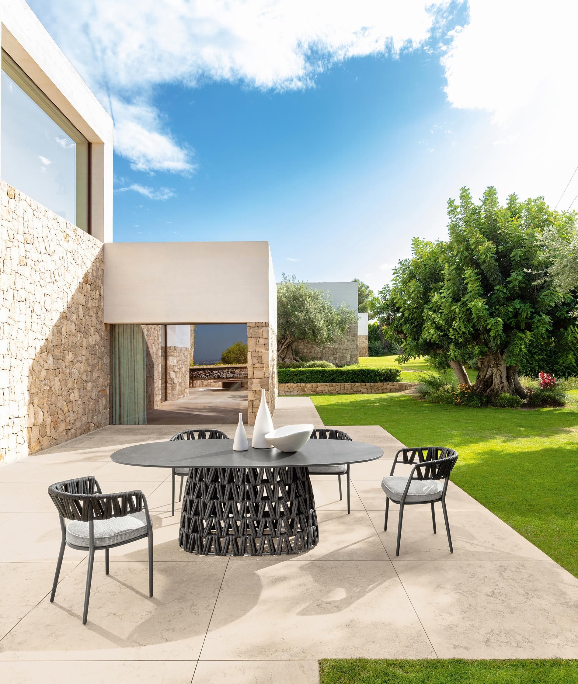 talenti_swipe_dining_table_lifestyle_main_corefurniture_online