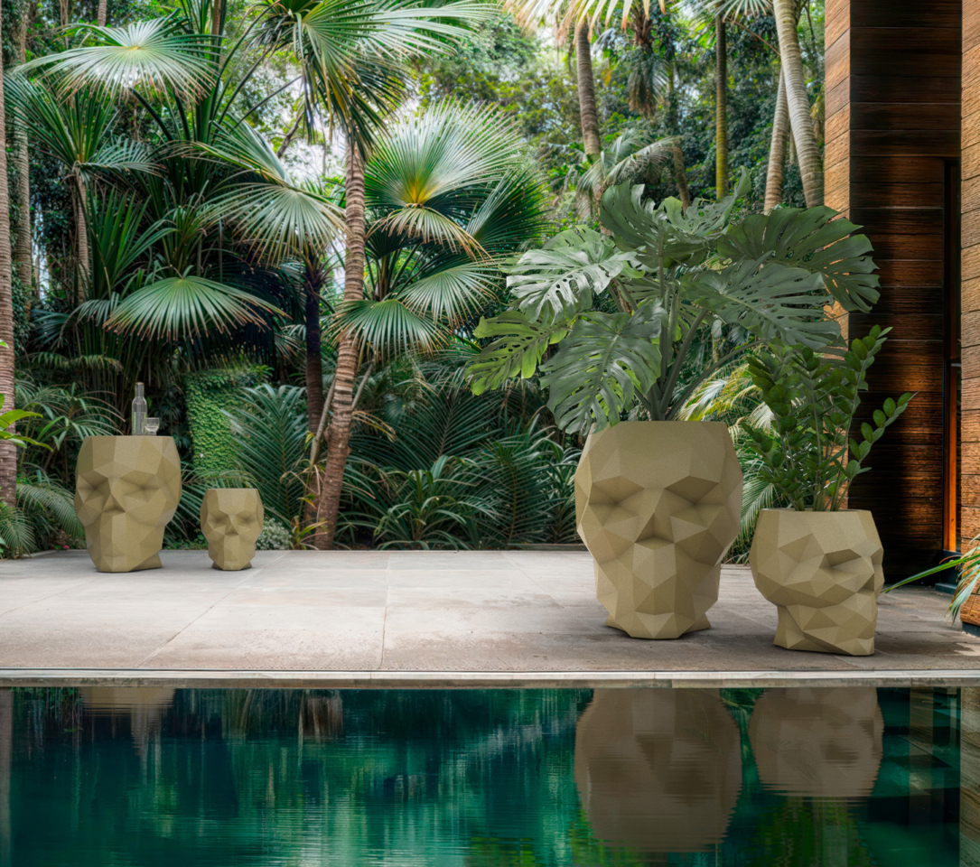 Vondom-Skull-stool-Teresa-Sapey-1